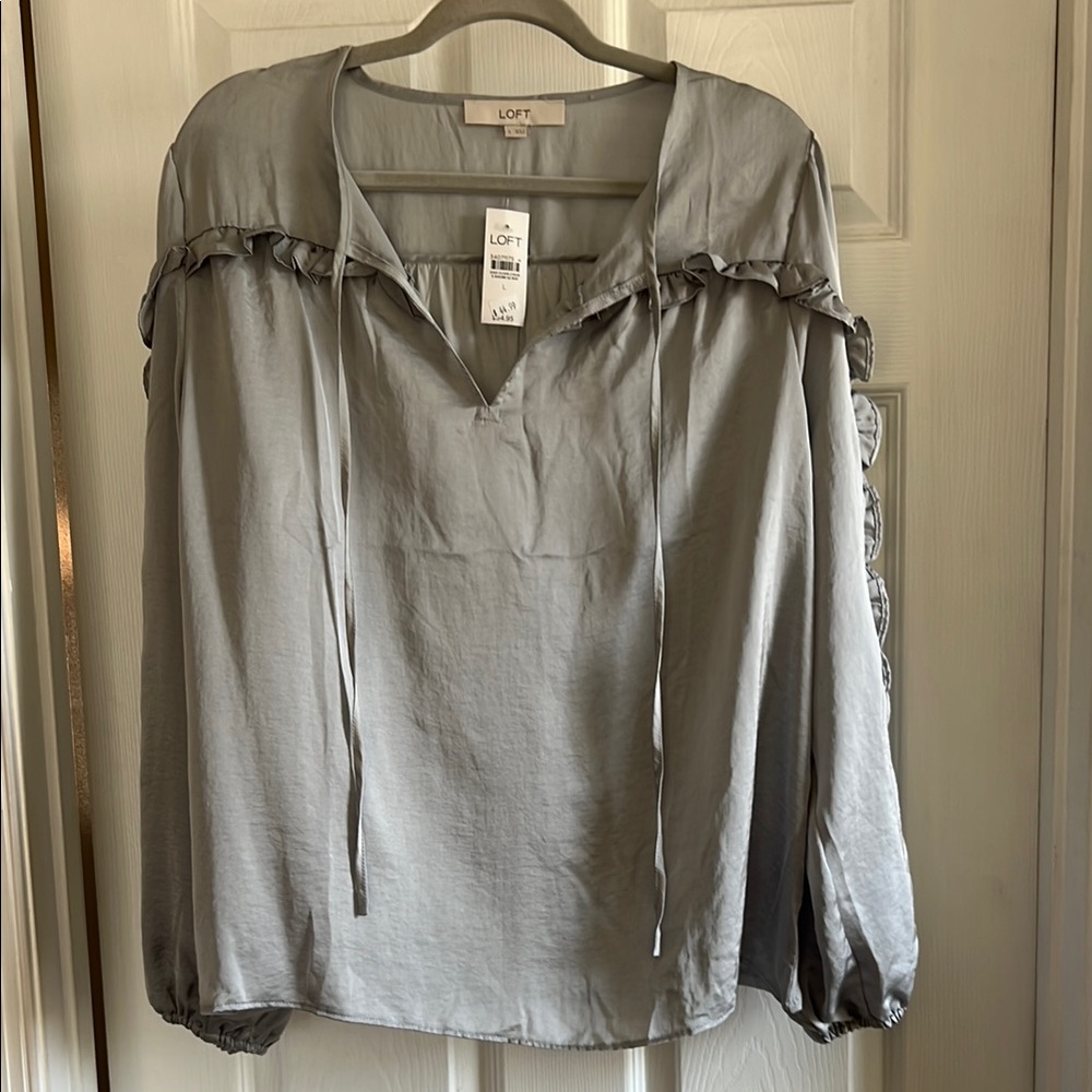 LOFT Women's Gray Ruffle Top